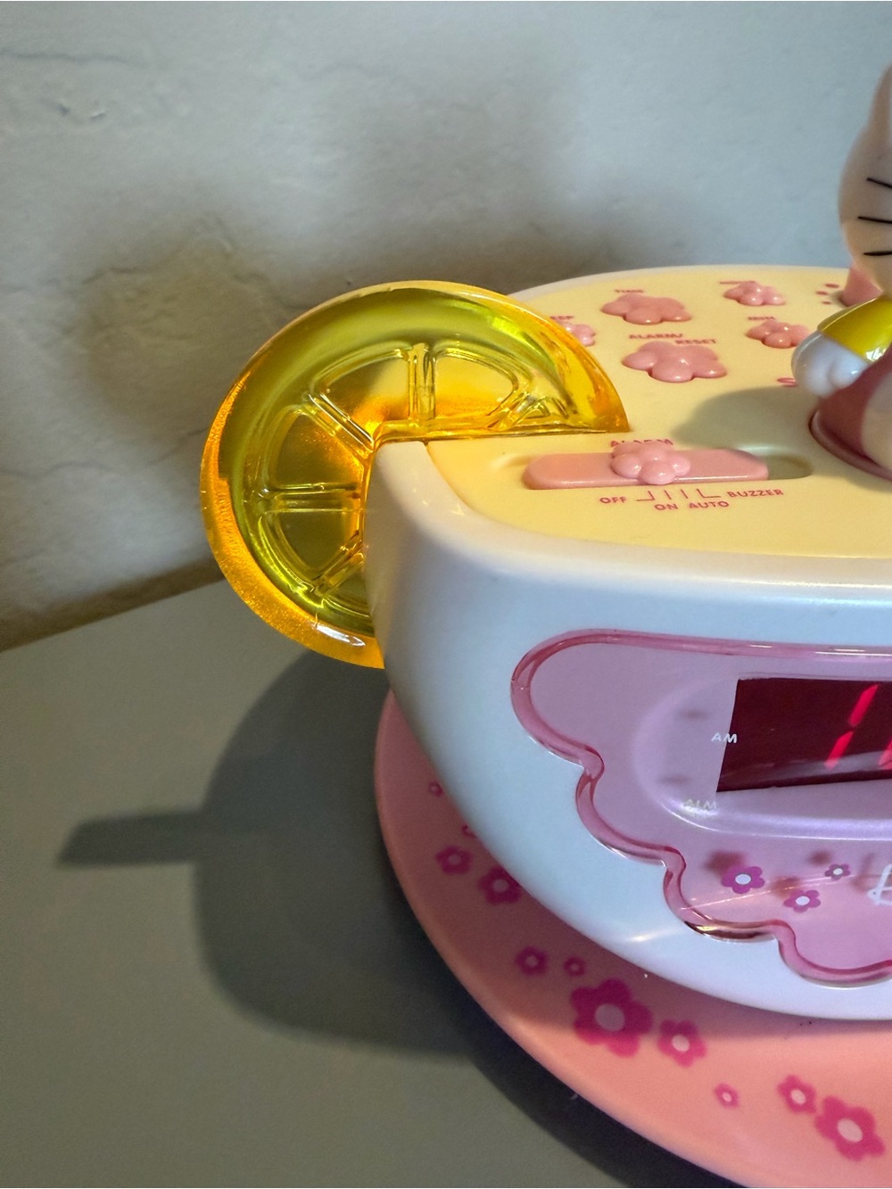 Hello Kitty Tea Cup Alarm Clock Radio Lemon Nightlight Vintage - Picture 3 of 9